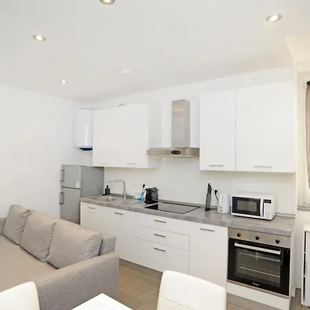 Ticinese 28 아파트 *